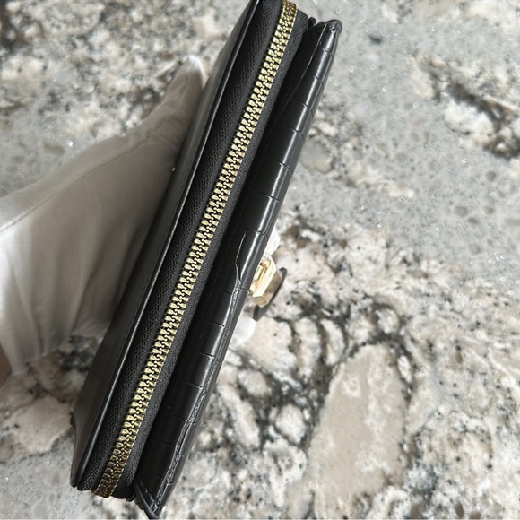 NWT Boutique Crocodile embossed vegan leather zippy wallet - Picture 8 of 12